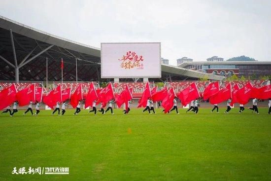 然而，托特纳姆热刺并不同意就他的转会可能进行谈判，他和热刺的合同还剩一年半。